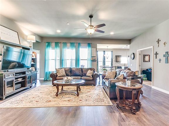 5th image of 3833 Sierra Vista Way