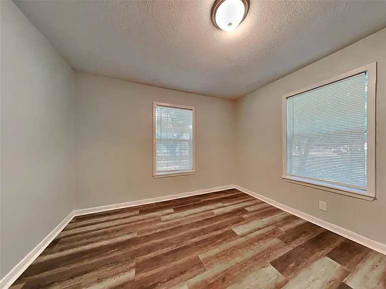 517 Burgett St — Photo 12