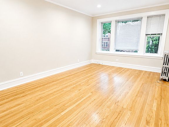 3rd image of 2042 W Farragut Ave #2S