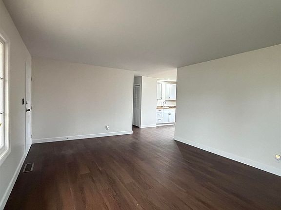 2nd image of 916 30th St