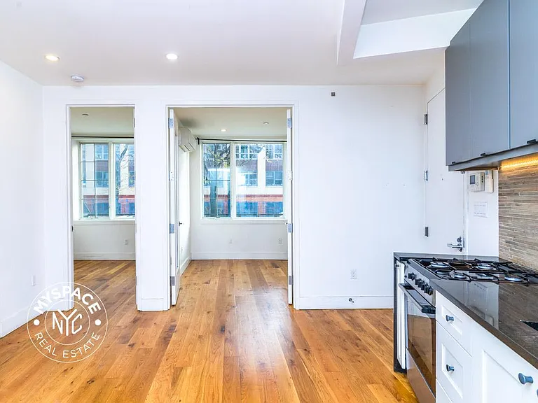 87 Montrose Ave #1R — Photo 3
