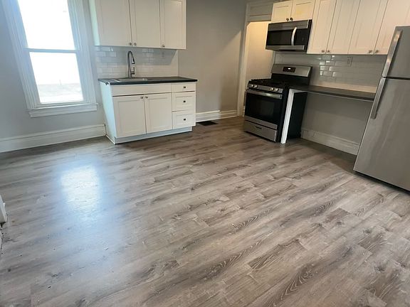 3rd image of 517 E Railroad Ave #2