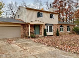 21410 E Ruth St, Farmington, MI 48336