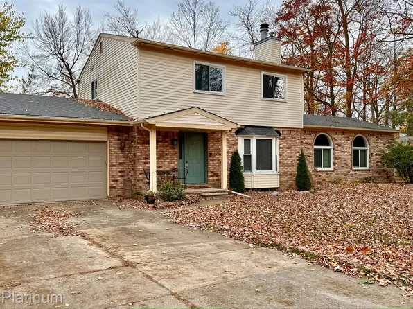 21410 E Ruth St, Farmington, MI 48336