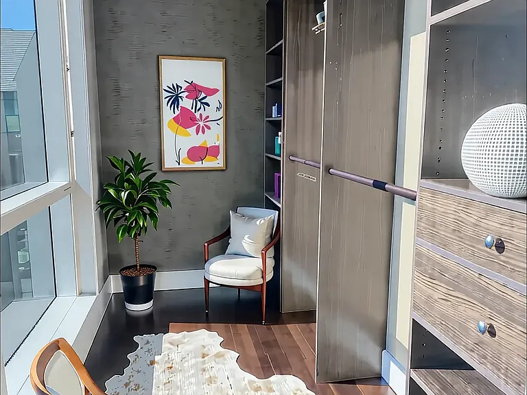 Master bedroom ensuite walk-in closet