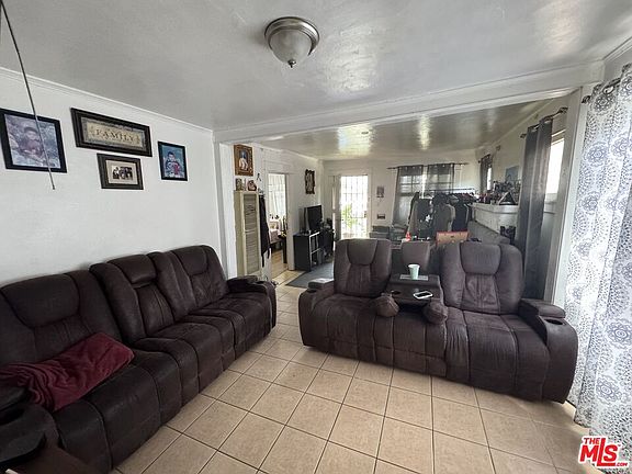 3rd image of 424 W 95th St