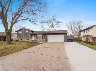 1156 Sharie Ln, Green Bay, WI 54304