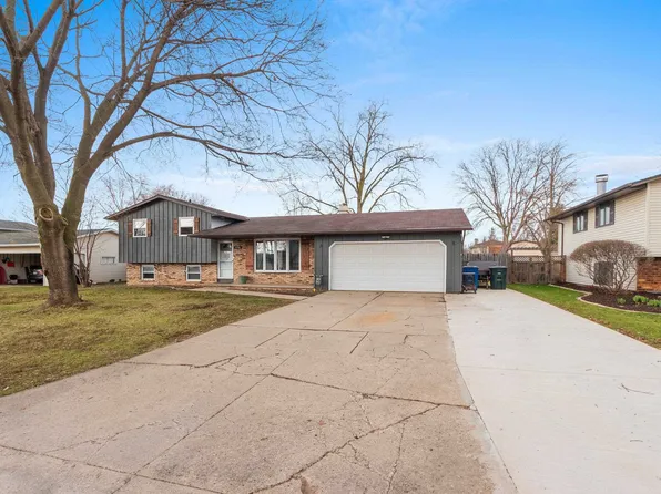 1156 Sharie Ln, Green Bay, WI 54304