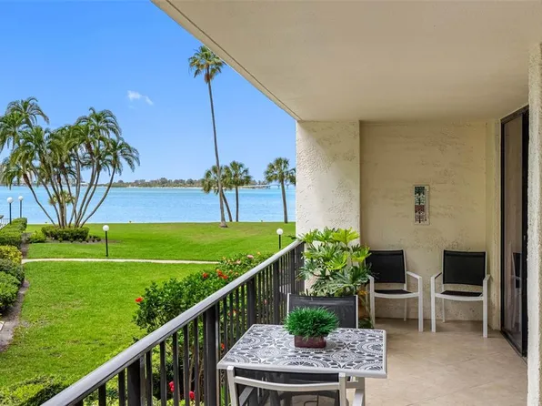 100 Oakmont Ln APT 203, Belleair, FL 33756