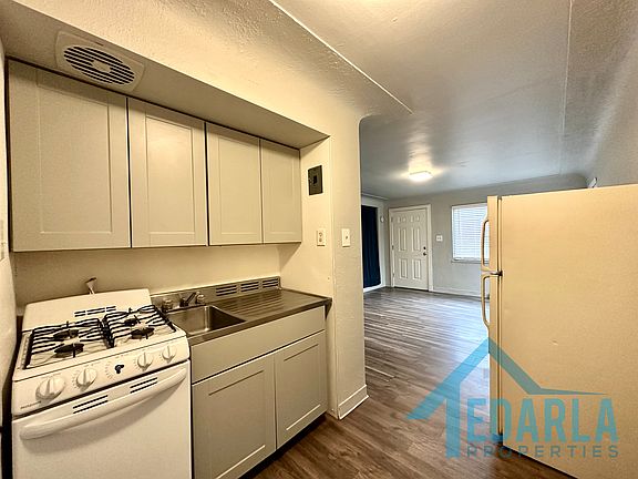 kitchen *not actual unit*