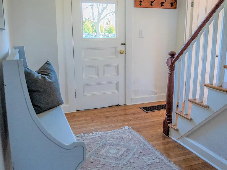 127 Willow Ave — Photo 7