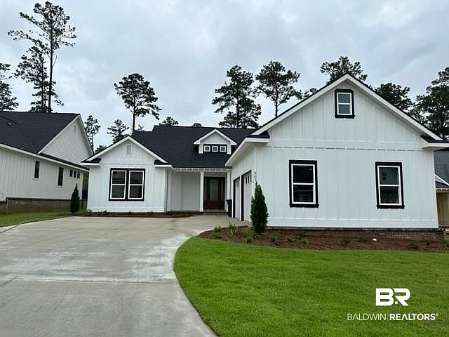 1st image of 807 Geranium Dr