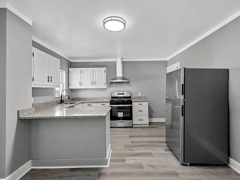 1744 Highland Ave — Photo 1