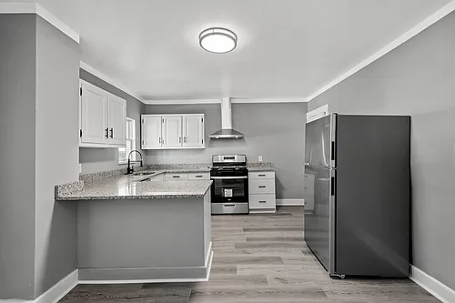1744 Highland Ave Photo 1