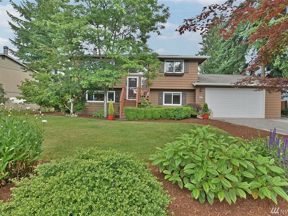 Beautiful split entry home on a dead end cul-de-sac