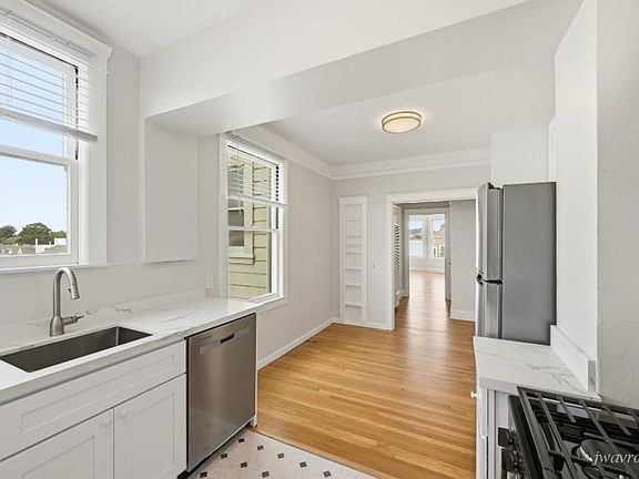 4th image of 1346 16th Ave #12