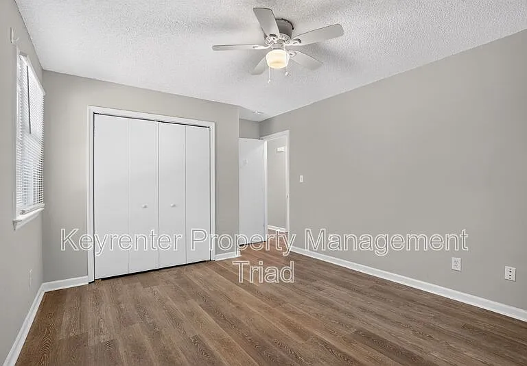 151 Laura Ave — Photo 15