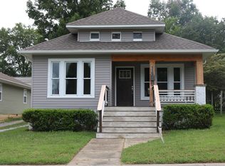 115 W College St, Harrisburg, IL 62946