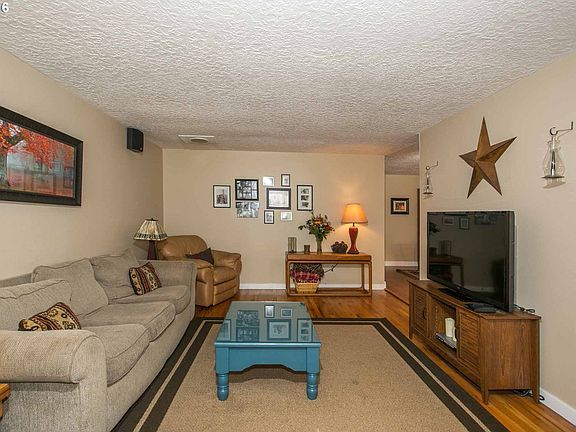4th image of 19500 Falcon Dr