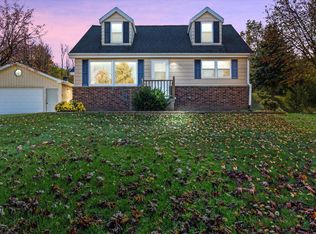 4037 Hubertus Rd, Hubertus, WI 53033