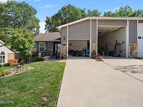 5th image of 229 Hawthorn Loop