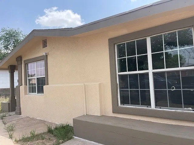 3 bed, 1.0 bath, 1368 sqft, $1,800 — Photo 2