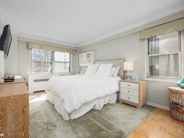 166 East 35th Street image 2 of 16