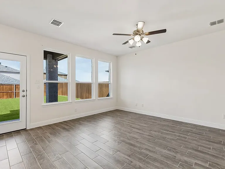 1013 Portina Dr — Photo 12