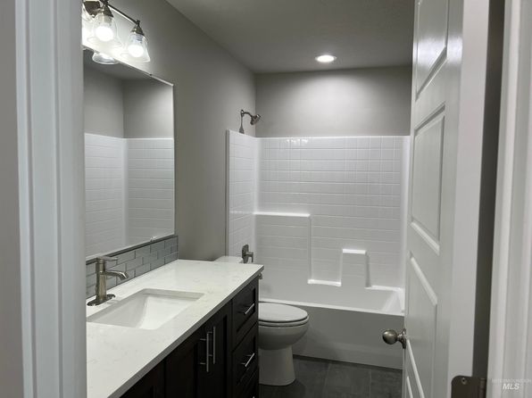 938 Sierra St, Vale, OR 97918