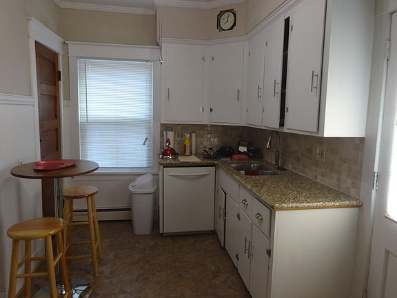 3rd image of 179 Niagara Falls Blvd