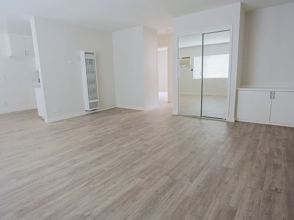 2nd image of 14626 Blythe St APT 6