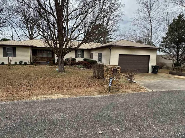 303 Auburn St, Centre, AL 35960