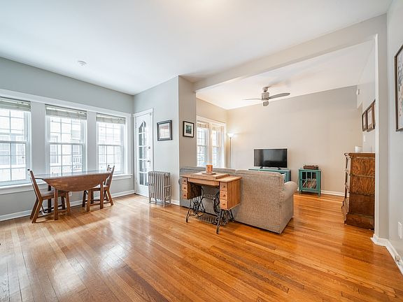 2nd image of 4322 N Clarendon Ave APT 2210