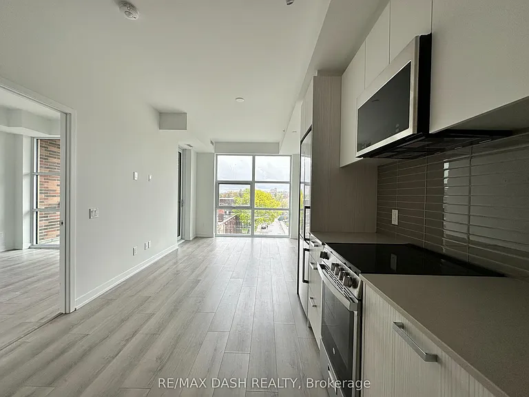 Saint Clair Ave W — Photo 13
