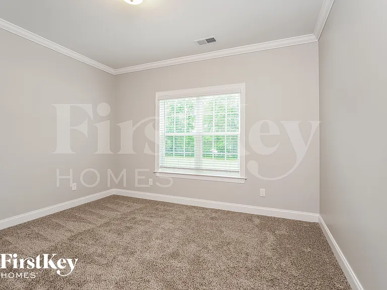 558 Dorchester St — Photo 16