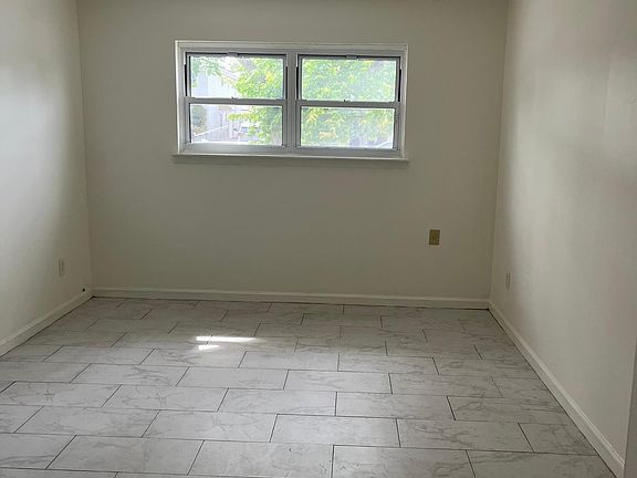 5th image of 20 Merrymount St Floor 1