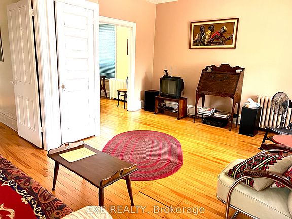 5th image of 107 Spadina Ave