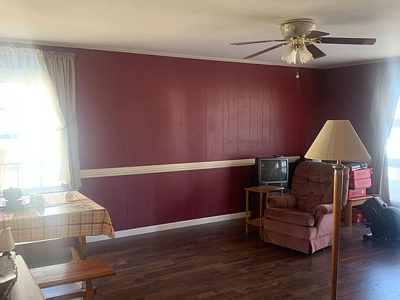 5th image of 705 Broadmoor St