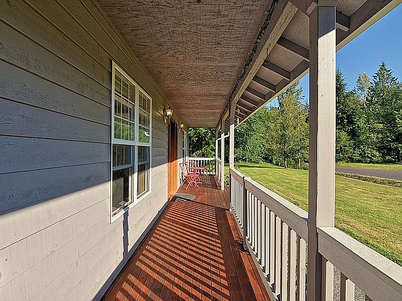4th image of 10427 168th Ave NE