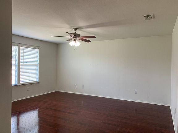 5th image of 949 Newberry Trl