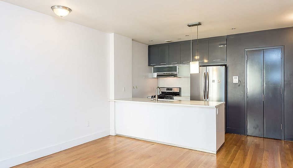 1st image of 387 Franklin Ave APT 303