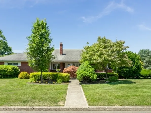 9 Plaza Rd, Lopatcong Twp., NJ 08865