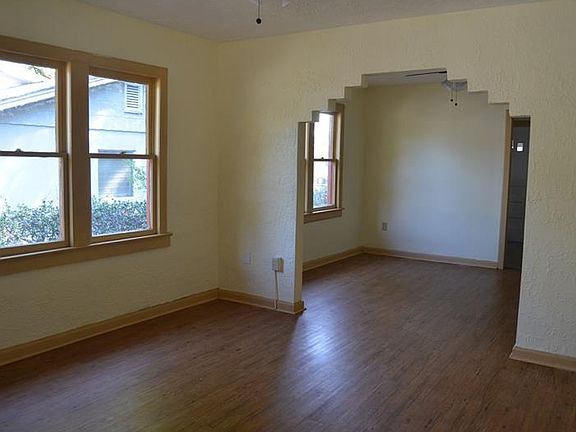 4th image of 1050 Queen St S