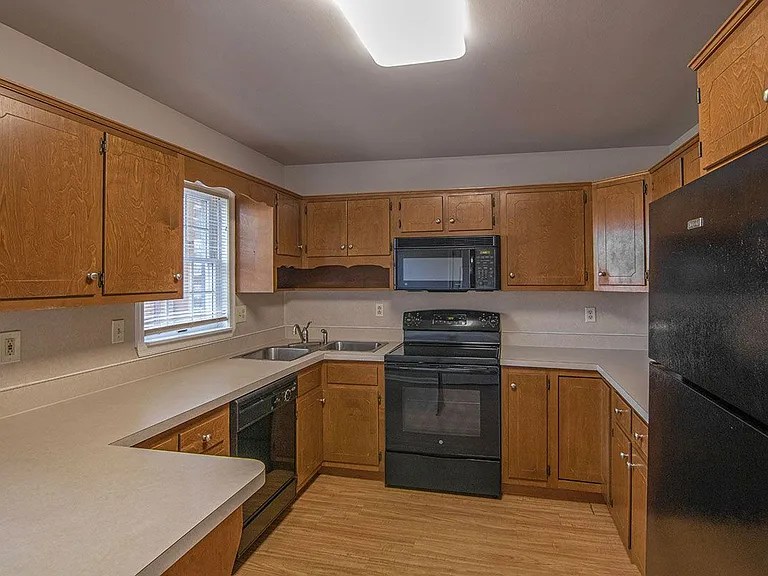 4129 Nantucket Dr — Photo 2