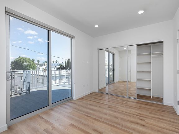 4th image of 1814 Federal Ave #303