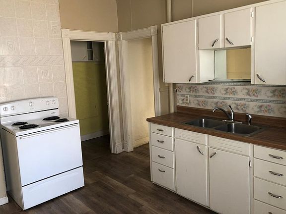 3rd image of 252 W 10th St #211255542