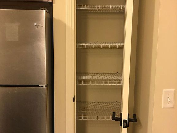4th image of 548 Campbell Ave #108
