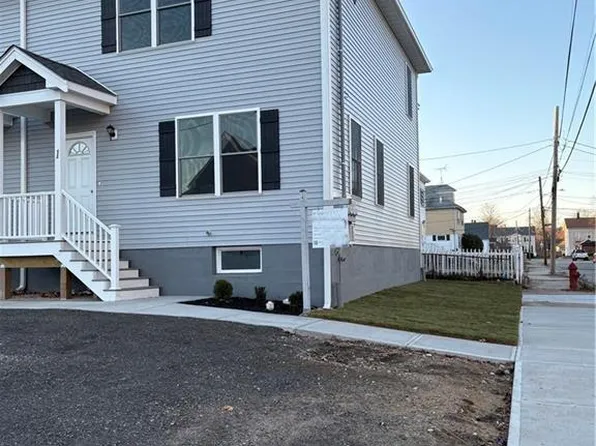 184 Avenue C #E1, Woonsocket, RI 02895