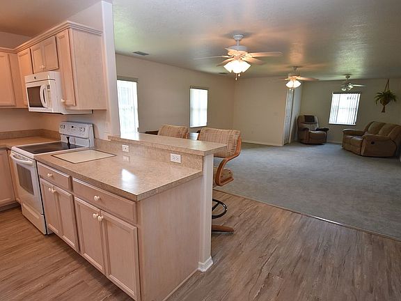 3rd image of 174 Woodside Dr