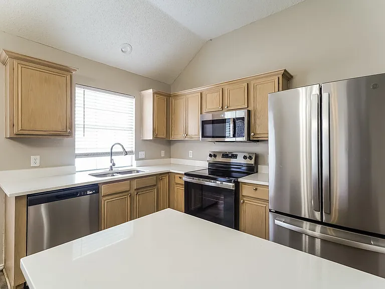 4612 Parkmount Dr — Photo 8
